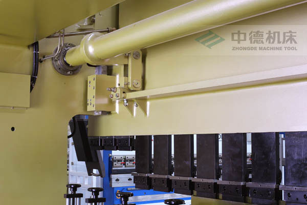 ZDPK-10032配有中德公司最新型扭軸同步裝置，強度高，能調(diào)節(jié)，專利技術(shù)