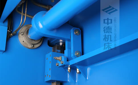 ZDPK-8025配有中德公司最新型扭軸同步裝置，強(qiáng)度高，能調(diào)節(jié)，專利技術(shù).jpg