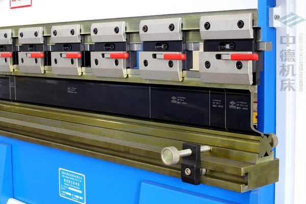 ZDPK-4015-標(biāo)準(zhǔn)分段模具并配合模具快夾，換?？焖?jpg